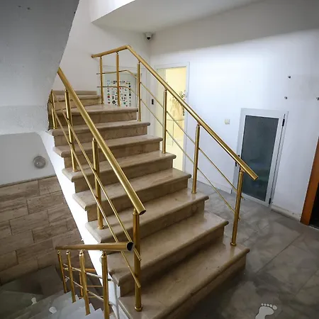 03 Ish-blloku Apartmán Tirana